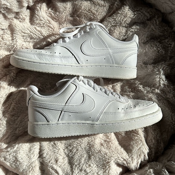 Nike Court Vision Low Sneaker- Excellent condition - Picture 3 of 10